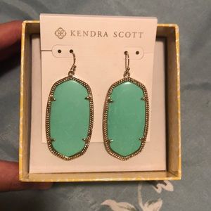 🎉Kendra Scott mint earrings with gold hardware🎉